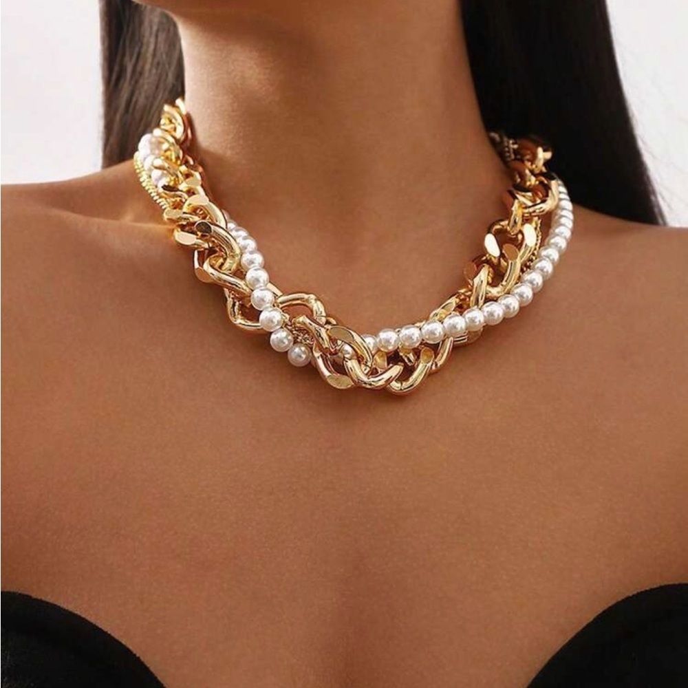 🐧🐧🐧BOGOHO 🐧🐧🐧Elegant Gold and White Pearl Necklace